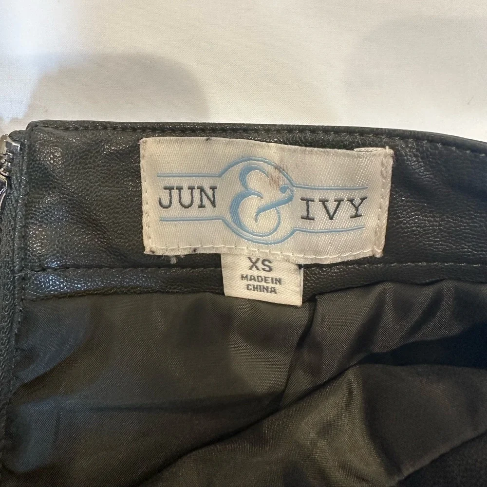 Olive green leather skirt - Picture 3 of 4